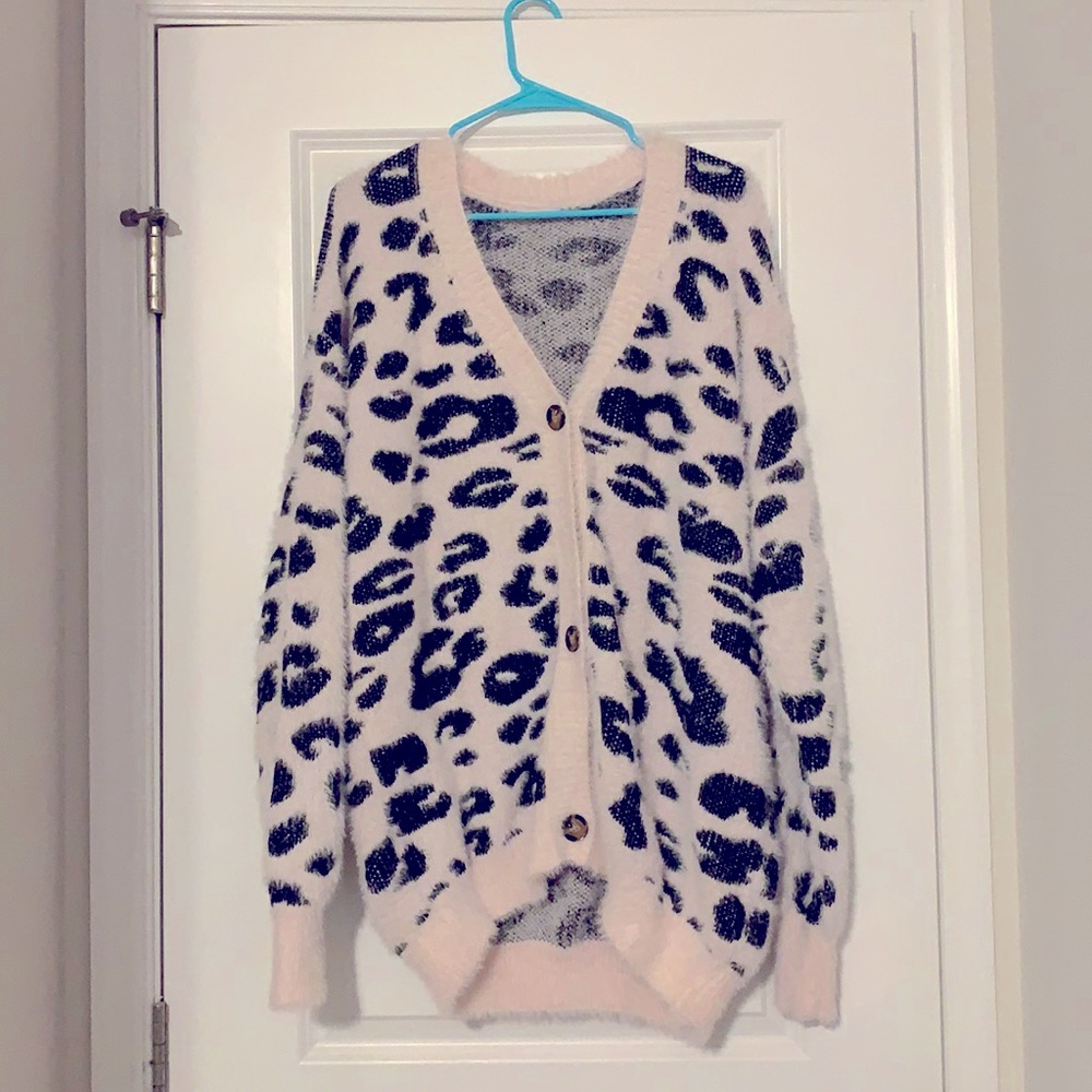 Extra large, super fuzzy and comfy light pink leopard cardigan